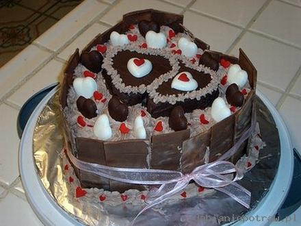 Dekoracje tortów - walentynkowy-tort-czekoladowy.jpg