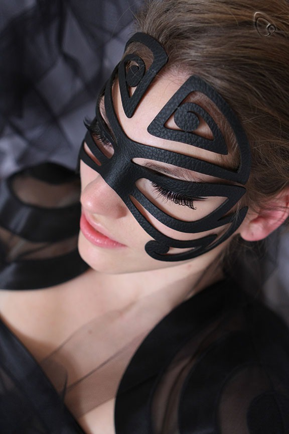 Ona w masce - Maori_mask_by_JULSHION.jpg