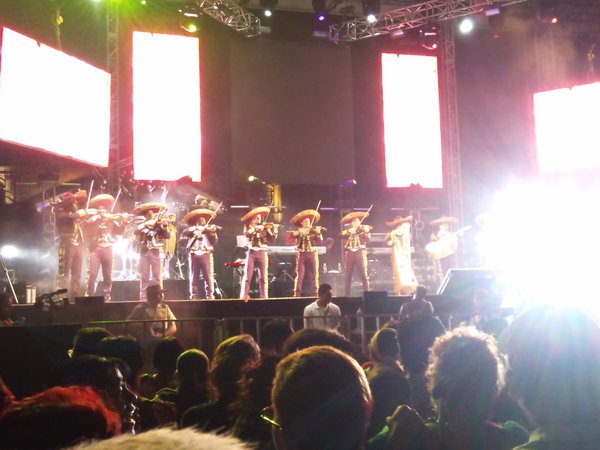 Lucero ilumina la fiesta en Guadalajara 2011 - 180106_111645542244456_100001970331021_92422_6733713_n.jpg