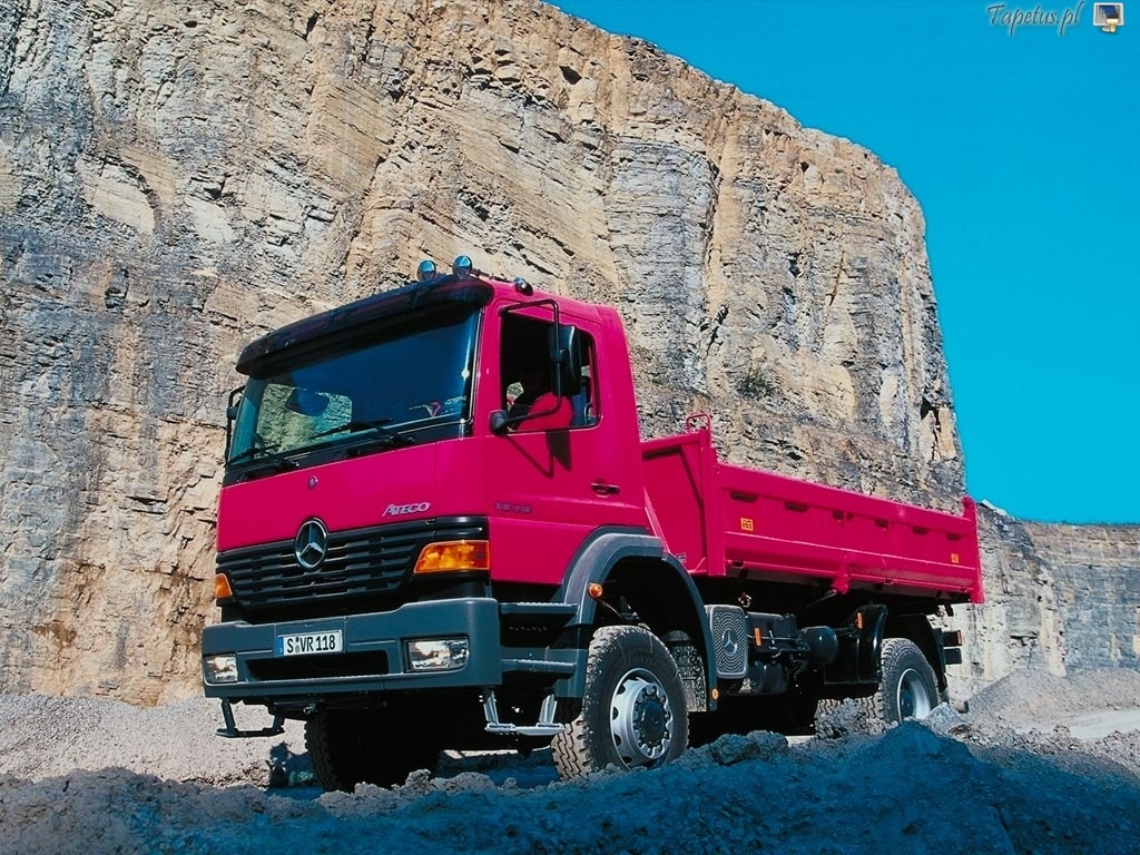 Ciężarówki - 3114_ciezarowka-z-paka-mercedesa.jpg