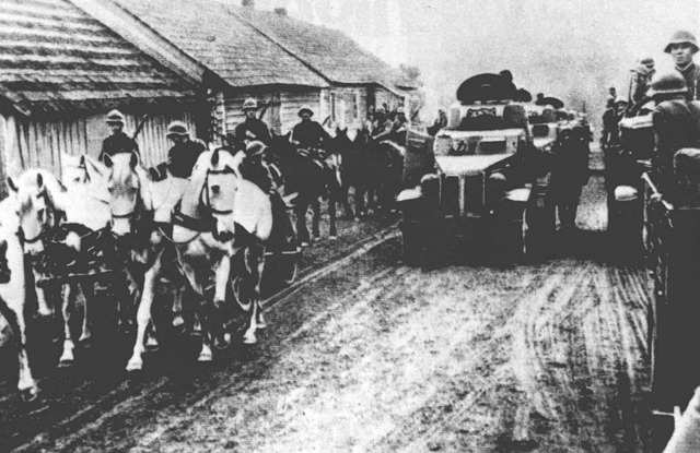 0 - wrzesień 1939 - Na zdjęciu - wojska sowieckie zajmują wschodnie tereny Polski.bmp