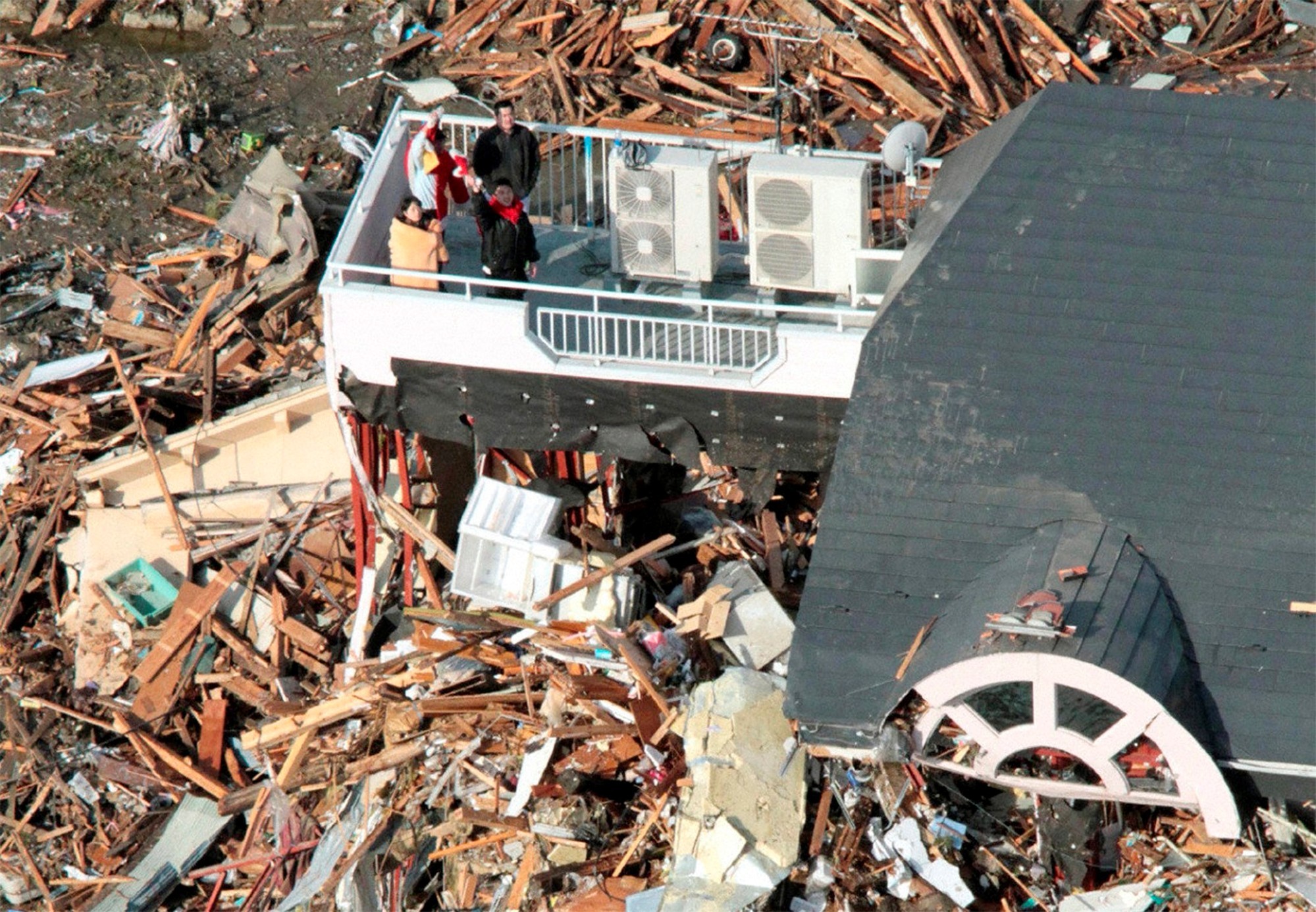 2011 Japan Tsunami and Earthquake - HD 298 - reuters-JAPANEARTHQUAKE100.jpg