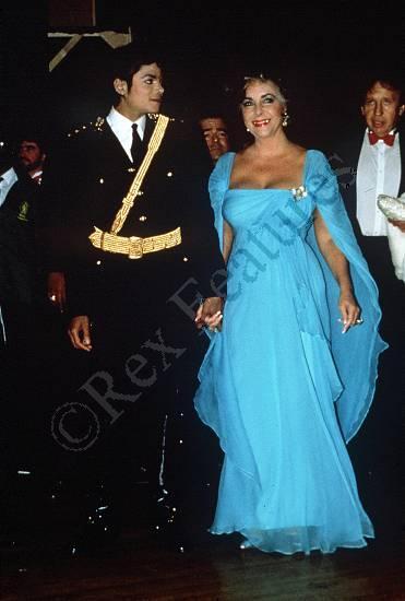 1986.01.27 - Michael and Elizabeth Taylor attend the 14th Annual American Music Awards - 089.jpg