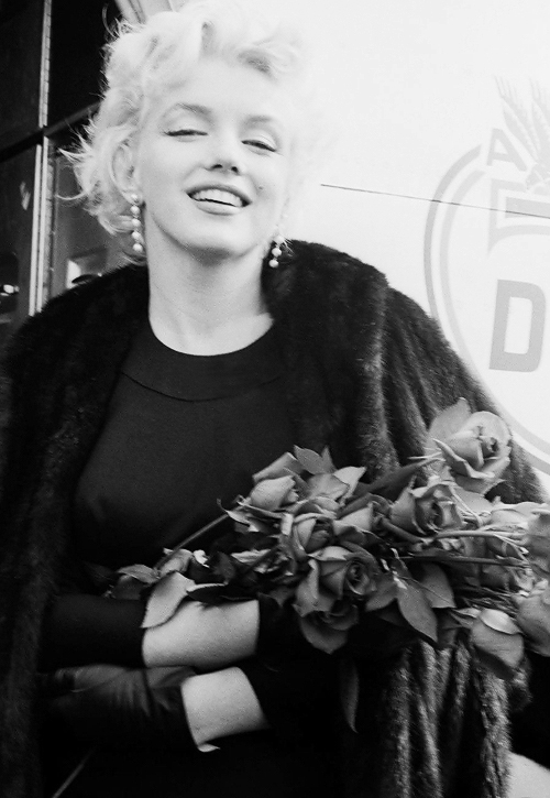 Marilyn Monroe-pieniądze szczęścia nie dają-dopiero zakupy - tumblr_nfg8m0dORf1sr6ws1o1_5001.jpg