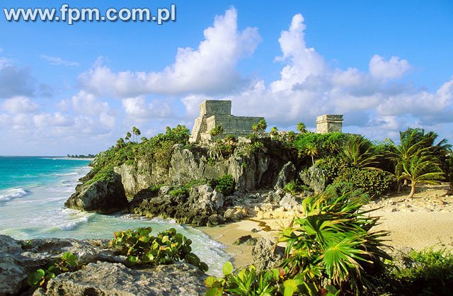 Cuda architektury - zamek na plaży budowla Majów Meksyk.jpg