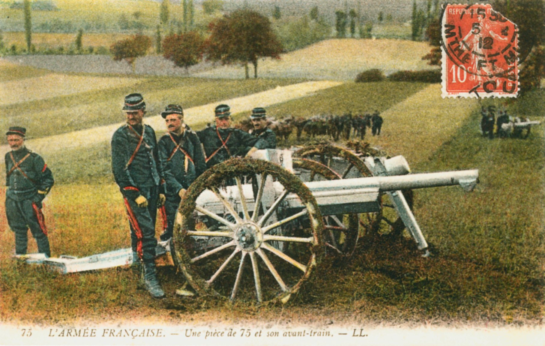 Photographie 1914... - 1914-1918 Un canon franais de 75 et son avant-tra...train A French gun of 75 and its front-axle unit.jpg