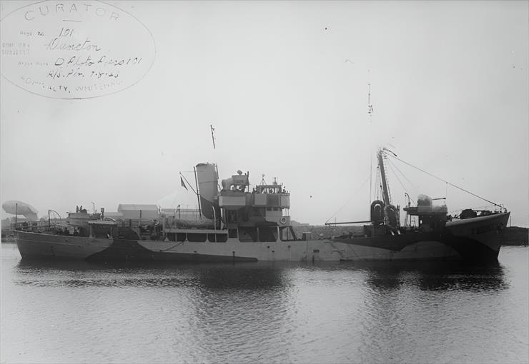 Hills class trawlers - HMS Duncton 1942a.jpg